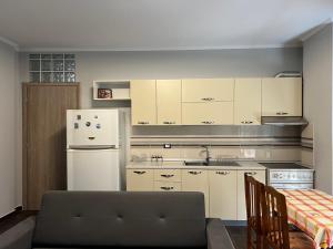 Waveside Apartment Getaway