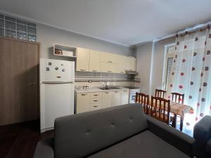 Waveside Apartment Getaway