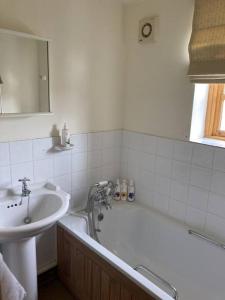 Peaceful country cottage in stunning surroundings