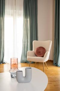 Athenian Classy 2BD Apt next to Metro Panepistimio