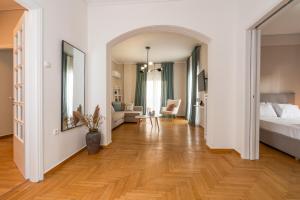 Athenian Classy 2BD Apt next to Metro Panepistimio