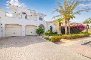 Contemporary Villa With Stunning View Of The Sea