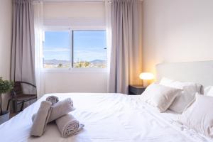 Top floor spacious apartment with sea views in Costalita