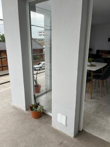 Departamento nuevo con balcón