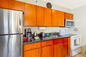 Mountain View Condo Near Beach with Free Parking!