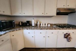 Tastefully Furnished 3bd @Euclid