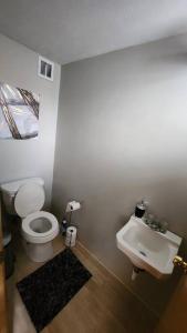 Tastefully Furnished 3bd @Euclid