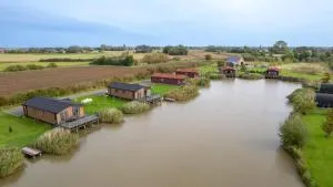 Lakeside Fishing Cabins - Leake Common Side