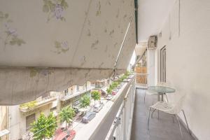 Athens Divas One Paradise