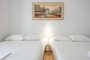 Athens Divas One Paradise