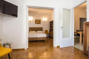 Athens Divas Familia Suite