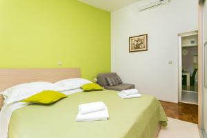 Family friendly seaside apartments Podstrana, Split - 13725