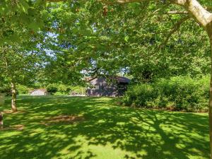 Maisons de vacances Luxury villa with heated pool and tennis court : photos des chambres