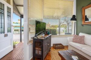 The Historic Old Pharmacy Hockeys - Millthorpe