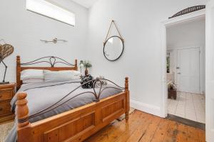 The Historic Old Pharmacy Hockeys - Millthorpe