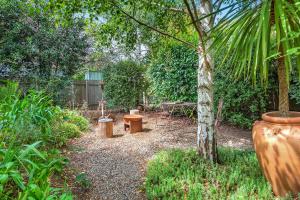 The Historic Old Pharmacy Hockeys - Millthorpe