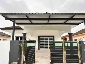 Juzt Homestay Kpg Boyan - Au Long