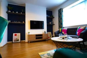 Comfortable 3BR Apartment Free Parking Enfield North London
