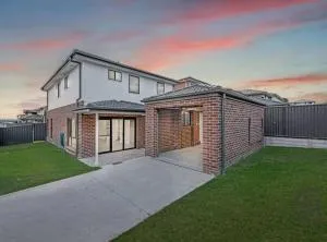New 5 bedroom house in Rousehill - Schofields