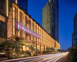 LUXESTAYSMNL ELEGANT FAMILY 2BR SUITE POOLGYM 400MBPS WIFI NETFLX AMAZING CITY VIEW