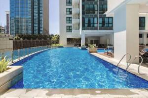 LUXESTAYSMNL ELEGANT FAMILY 2BR SUITE POOLGYM 400MBPS WIFI NETFLX AMAZING CITY VIEW