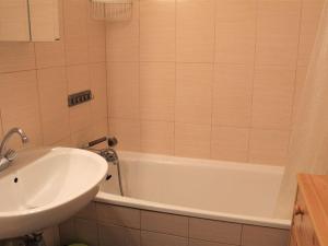 Studio cosy avec balcon, 4 couchages à Vars, proche pistes et commerces - FR-1-330B-211