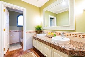 Luxurious Villa With Stunning Sea Views Of Palm Jumeirah