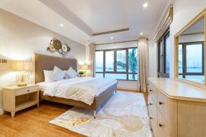 Luxurious Villa With Stunning Sea Views Of Palm Jumeirah