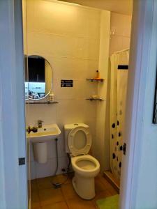 2 to 8 Staycation Tagaytay Albizia, free parking, cooking, pet friendly, wifi, netflix, nearby La Mariposa