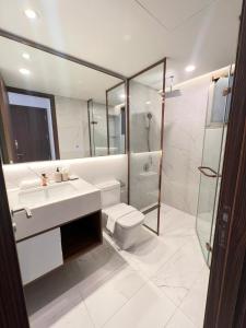 Căn Hộ 3 Phòng Ngủ (Three-Bedroom Apartment)