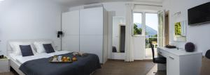 Double Room with Balcony and Sea View room in Comfort Zovko