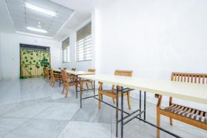 RedDoorz near Jalan Cikini