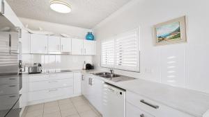 Cumbernauld #20 Ocean Views, Wifi Accom Holidays