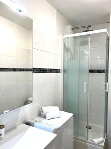 LE GEROUDIS - Studio centre ville - plage -clim