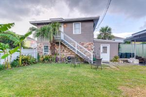 Walk to Beach! Family Coastal Retreat in Galveston