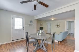 Walk to Beach Cozy Unit in Galveston!