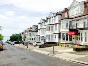 Welbeck Hotel - Close to Beach, Train Station & Southend Airport - Minster