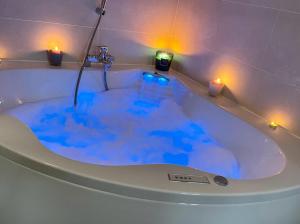 BADINE BEACH Résidence la Pinéde Front de mer piscine balnéo clim