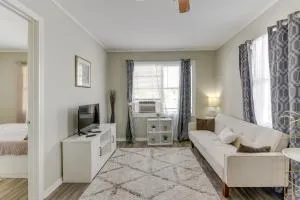 about 1 Mi to the Strand Central Unit in Galveston! - Галвестон