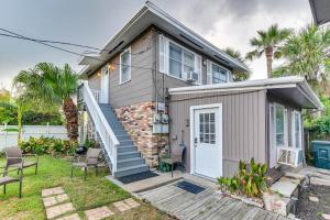 about 1 Mi to the Strand Central Unit in Galveston!