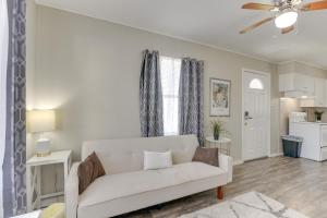 about 1 Mi to the Strand Central Unit in Galveston!