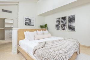 Beach Happy Beachfront Apartment by One Caribbean Estates