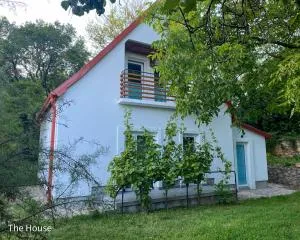Quiet, green, relaxing place - 3 bedroom villa - Balatonarács