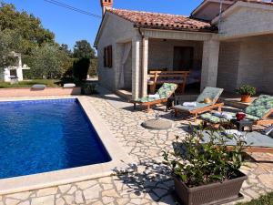 Villa Mirela with a comfortable garden and pool