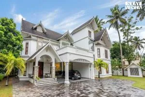 StayVista at Raindrops with Pvt Pool, Indoor Gym - Kattakkada