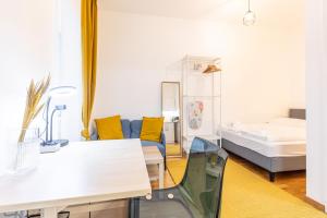 CALM & EASY by JR City Apartments