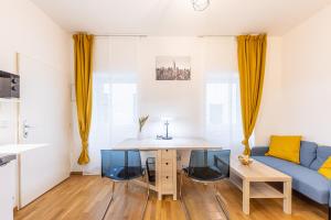 CALM & EASY by JR City Apartments