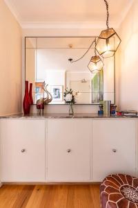 The Harbour View - Spacious Cremorne Convenience