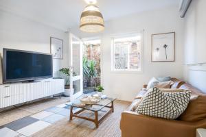 Amazing Apartment, Beautiful Location - FREE WIFI