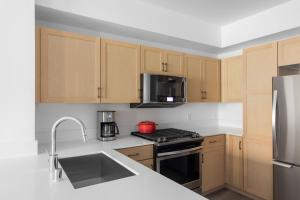 Hollywood 1BR w Gym Pool nr Hollywood Blvd LAX-232